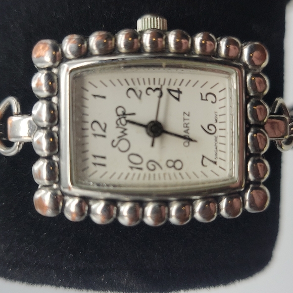 8 square face watches with new batteries. - Picture 2 of 12